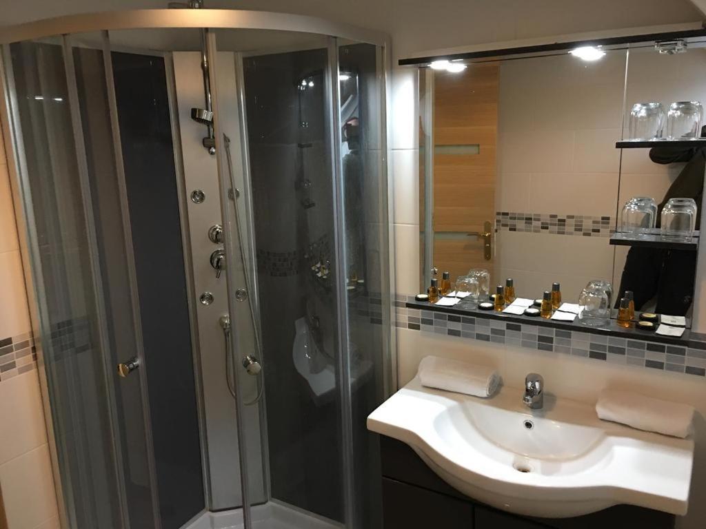 Au Charme du Lac Piscine&Spa 2 Forges-les-Eaux Extérieur photo
